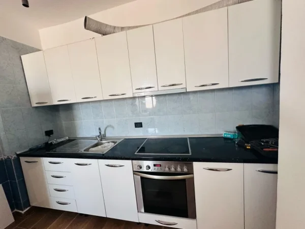 Tirane, jepet me qera apartament 2+1+Aneks+Ballkon Kati 10, 600 € (rruga e kavajes)