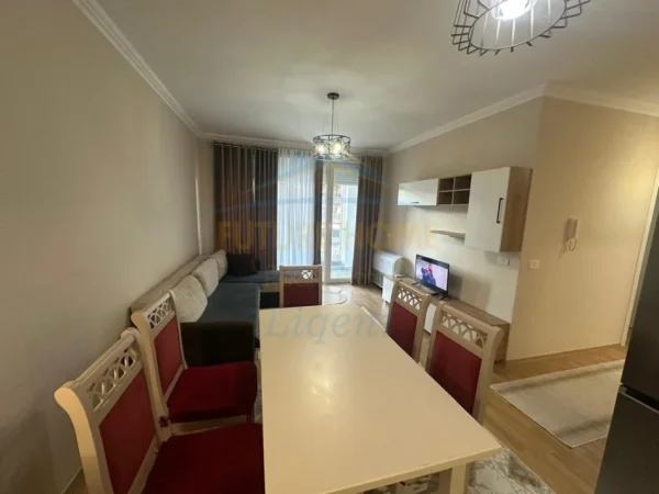 Tirane, jepet me qera apartament 2+1 Kati 3, 90 m² 700 € (Fiori Di Bosko, Don Bosko)