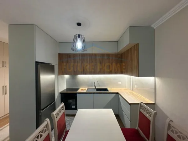 Tirane, jepet me qera apartament 2+1 Kati 3, 90 m² 700 € (Fiori Di Bosko, Don Bosko)