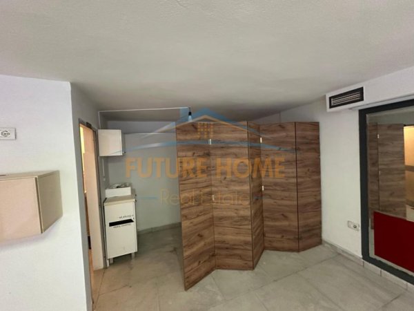 Tirane, jepet me qera ambjent biznesi Kati 0, 30 m² 300 € 