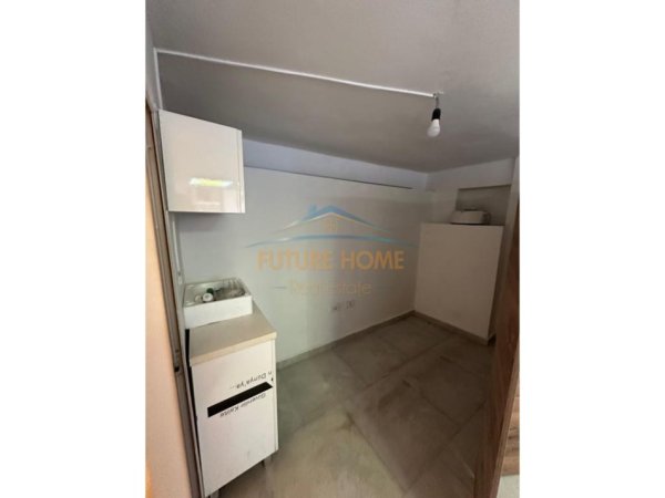 Tirane, jepet me qera ambjent biznesi Kati 0, 30 m² 300 € 