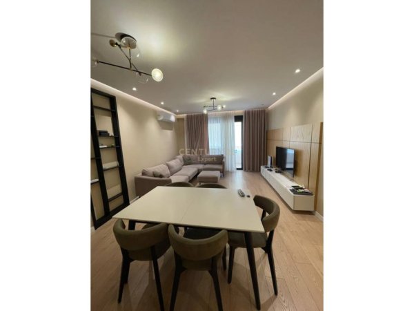 Tirane, jepet me qera apartament 2+1 Kati 6, 100 m² 1.000 € (RRUGEN E KOSOVAREVE)