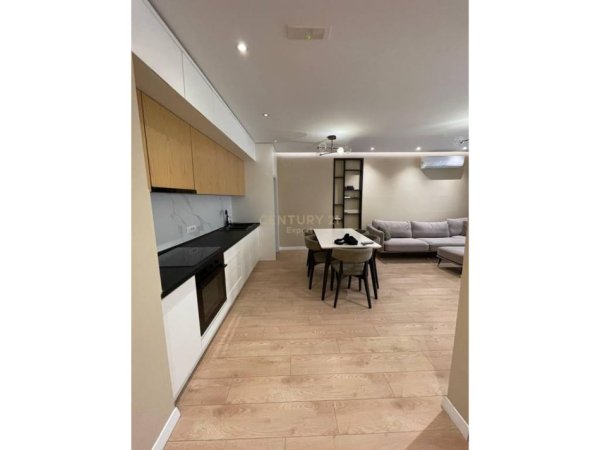 Tirane, jepet me qera apartament 2+1 Kati 6, 100 m² 1.000 € (RRUGEN E KOSOVAREVE)