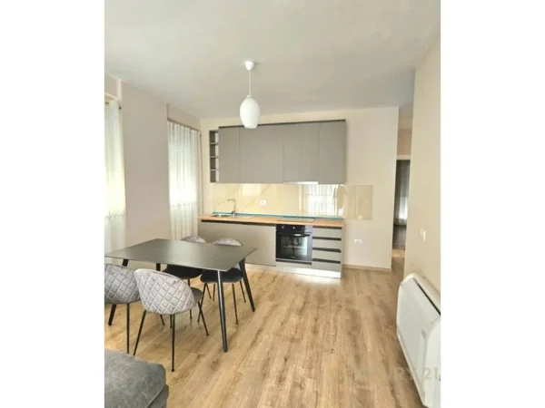 Tirane, jepet me qera apartament 2+1 Kati 3, 101 m² 700 € (Don Bosko)