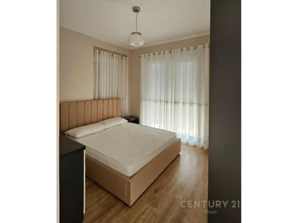 Tirane, jepet me qera apartament 2+1 Kati 3, 101 m² 700 € (Don Bosko)