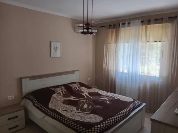 Tirane, jepet me qera apartament 2+1 , 80 m² 600 € 
