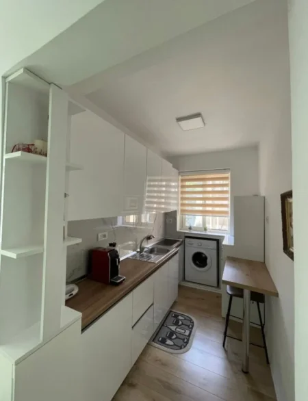 Tirane, jepet me qera apartament 1+1 Kati 1, 600 € 