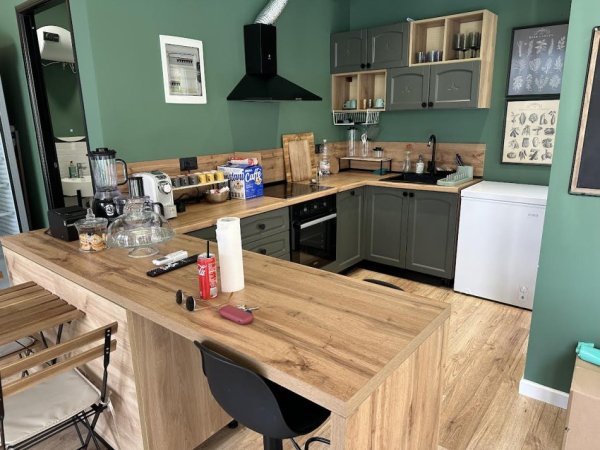 Tirane, jepet me qera ambjent biznesi Kati 0, 40 m² 800 € 