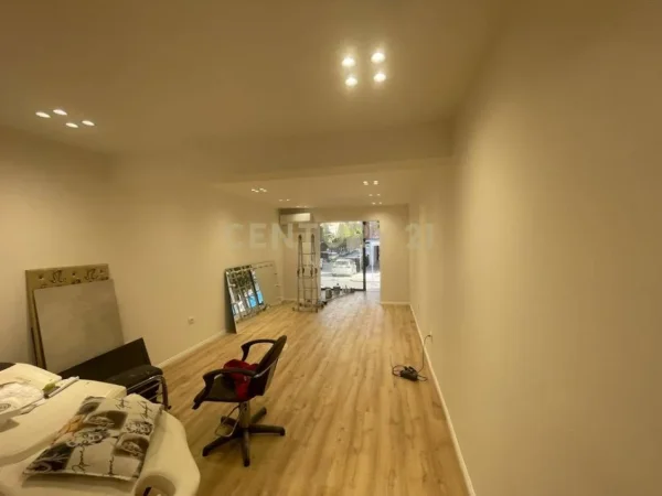 Tirane, jepet me qera ambjent biznesi Kati 0, 30 m² 850 € (PRANË RRUGËS KOSOVARËVE)