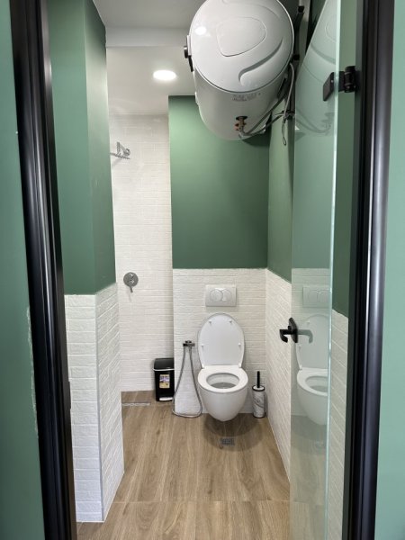Tirane, jepet me qera ambjent biznesi Kati 0, 40 m² 800 € 
