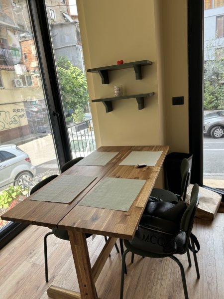 Tirane, jepet me qera ambjent biznesi Kati 0, 40 m² 800 € 
