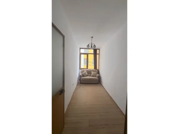 Tirane, jepet me qera apartament 3+1 Kati 3, 93 m² 600 € (Don Bosko)