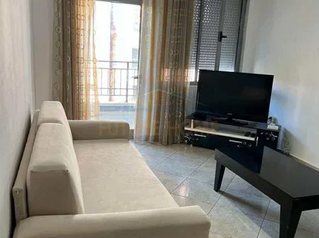 Tirane, jepet me qera apartament 2+1 Kati 3, 85 m² 420 € 