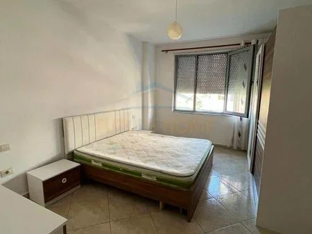 Tirane, jepet me qera apartament 2+1 Kati 3, 85 m² 420 € 