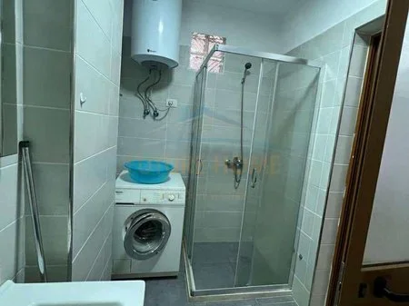 Tirane, jepet me qera apartament 2+1 Kati 3, 85 m² 420 € 