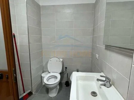 Tirane, jepet me qera apartament 2+1 Kati 3, 85 m² 420 € 