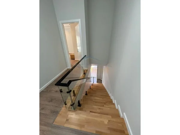 Tirane, jepet me qera Vile Kati 0, 107 m² 1.000 € 