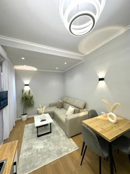 Tirane, shitet apartament 1+1 Kati 1, 43 m² 126.000 € (Fillimi i rruges Peti)