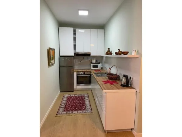 Tirane, jepet me qera 1+1 Kati 2, 75 m² 600 € 