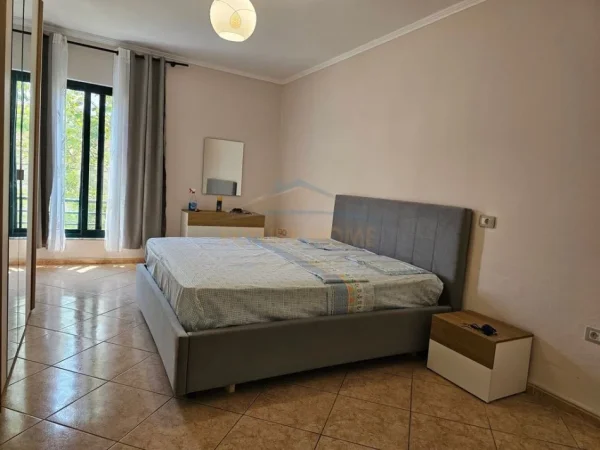 Tirane, jepet me qera apartament 2+1 Kati 2, 105 m² 600 € (Selvia)
