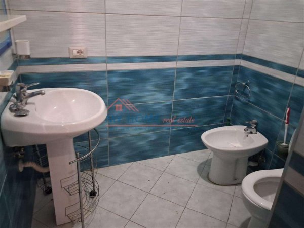 Tirane, shitet apartament 1+1+Ballkon Kati 6, 80 m² 180.000 € (Qender)