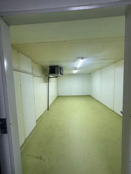 Tirane, jepet me qera magazine Kati 0, 110 m² (Liqeni i Thate, pran Hotel Radison)