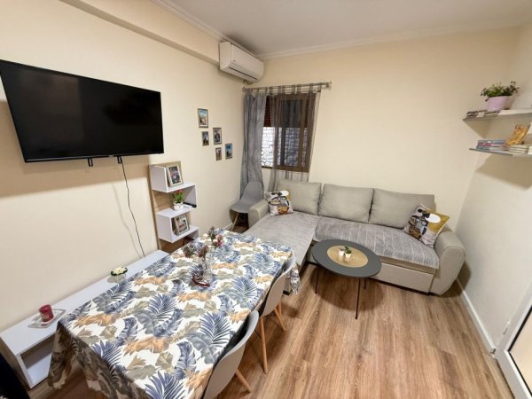 Tirane, jepet me qera apartament 1+1 Kati 1, 600 € 