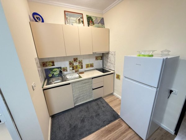 Tirane, jepet me qera apartament 1+1 Kati 1, 600 € 