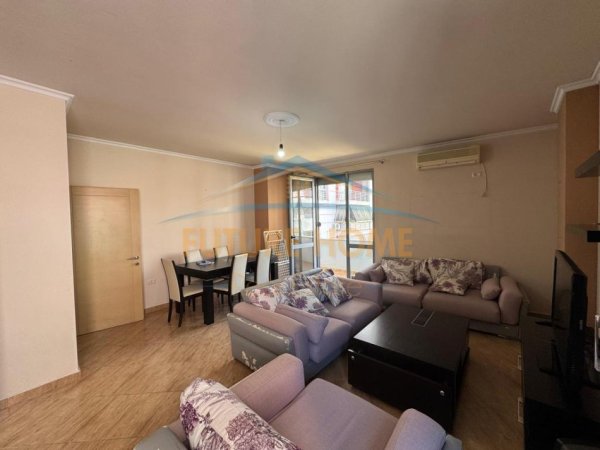 Tirane, jepet me qera apartament 2+1 Kati 7, 110 m² 650 € (Komuna e Parisit)