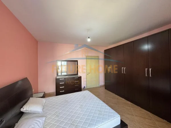 Tirane, jepet me qera apartament 2+1 Kati 7, 110 m² 650 € (Komuna e Parisit)