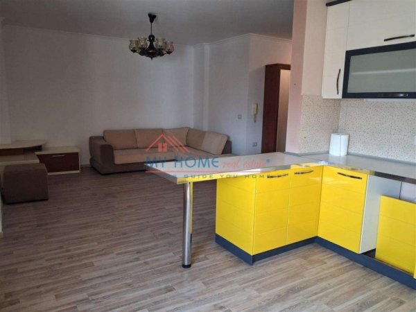 Tirane, shitet apartament 1+1+Ballkon Kati 6, 80 m² 180.000 € (Qender)