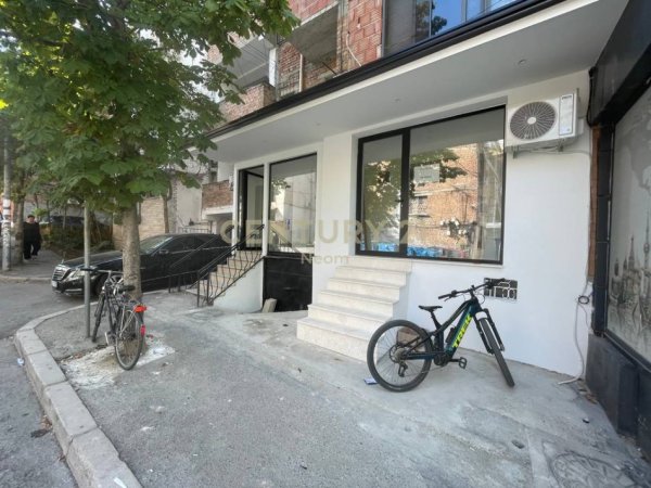 Tirane, jepet me qera ambjent biznesi Kati 0, 30 m² 850 € (Rruga e Kosovareve)