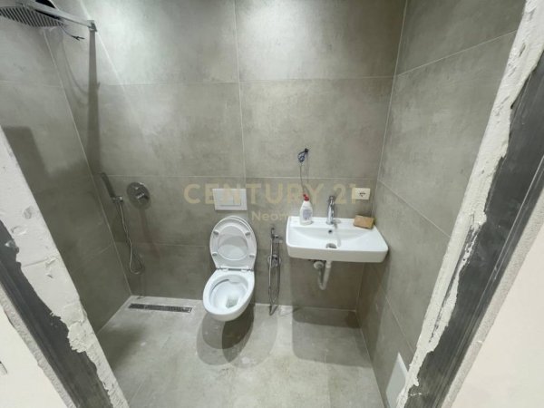 Tirane, jepet me qera ambjent biznesi Kati 0, 30 m² 850 € (Rruga e Kosovareve)