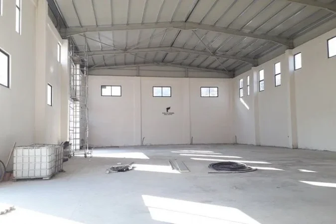 Tirane, jepet me qera ambjent biznesi Kati 0, 1.000 m² 4.000 € (RRUGE KRYESORE)