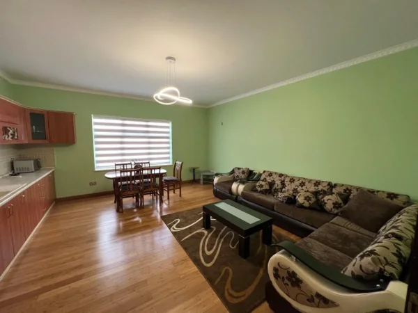 Tirane, jepet me qera apartament 2+1 Kati 1, 450 € 