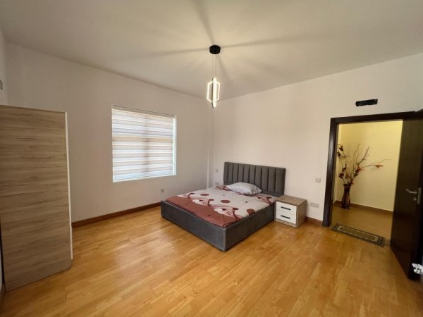 Tirane, jepet me qera apartament 2+1 Kati 1, 450 € 