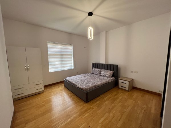 Tirane, jepet me qera apartament 2+1 Kati 1, 450 € 