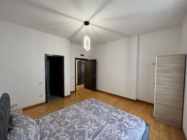 Tirane, jepet me qera apartament 2+1 Kati 1, 450 € 