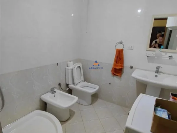 Tirane, jepet me qera apartament 2+1+Ballkon Kati 6, 110 m² 45.000 € (Prane Big Market dhe Big Pjata, Unaza e Re)