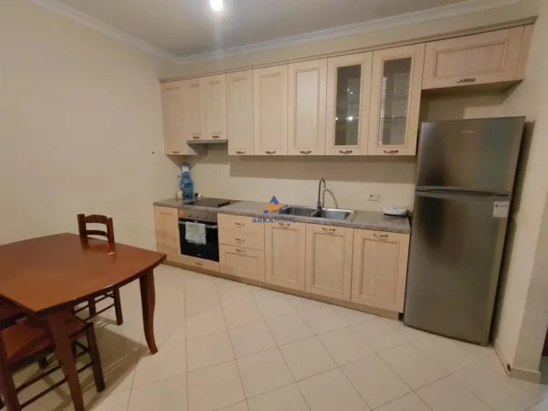 Tirane, jepet me qera apartament 2+1+Ballkon Kati 6, 110 m² 45.000 € (Prane Big Market dhe Big Pjata, Unaza e Re)