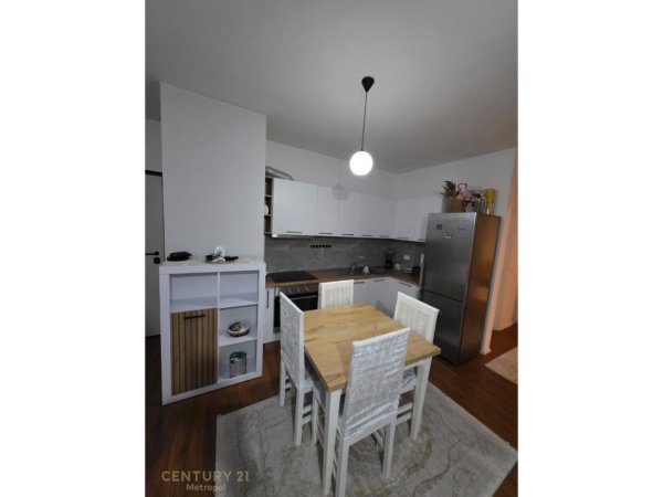 Tirane, jepet me qera apartament 2+1+Aneks+Ballkon Kati 2, 94 m² 750 € (Kompleksi Fiori di Bosco)