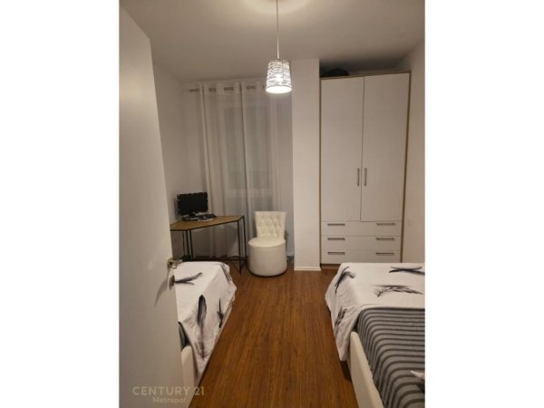 Tirane, jepet me qera apartament 2+1+Aneks+Ballkon Kati 2, 94 m² 750 € (Kompleksi Fiori di Bosco)