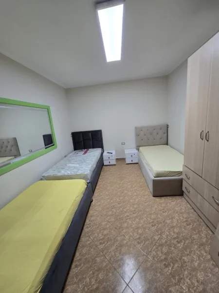 Tirane, jepet me qera apartament 1+1+Aneks+Ballkon Kati 2, 50 m² 480 € (rruga mine peza)