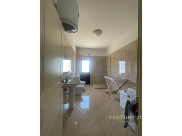 Tirane, jepet me qera apartament 3+1+Aneks+Ballkon Kati 2, 140 m² 550 € (Sauk i Ri)