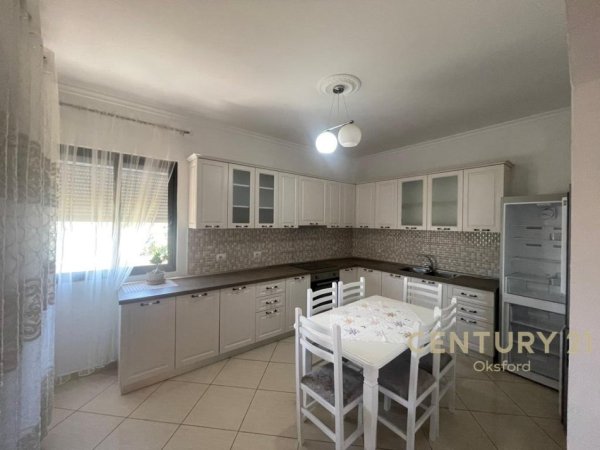 Tirane, jepet me qera apartament 3+1+Aneks+Ballkon Kati 2, 140 m² 550 € (Sauk i Ri)