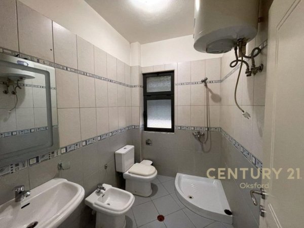 Tirane, jepet me qera apartament 3+1+Aneks+Ballkon Kati 2, 140 m² 550 € (Sauk i Ri)