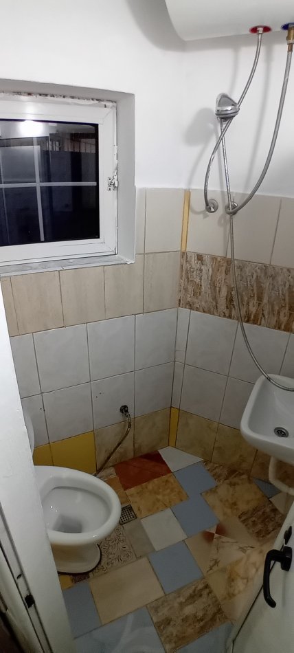 Tirane, jap me qera shtepi 1+1 Kati 0, 380 €