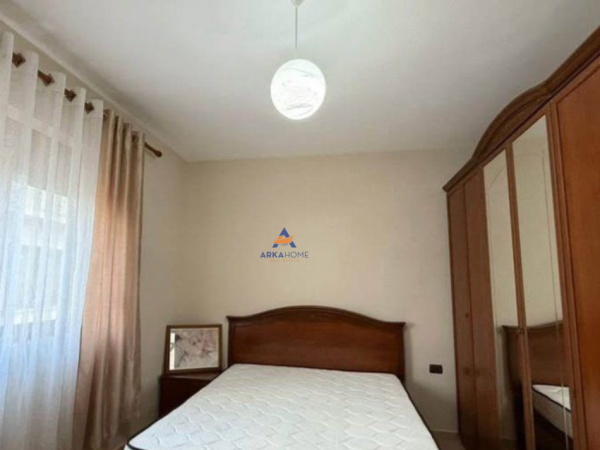 Tirane, jepet me qera apartament 4+1 Kati 3, 180 m² 600 € (Rruga Ramiz Treni)