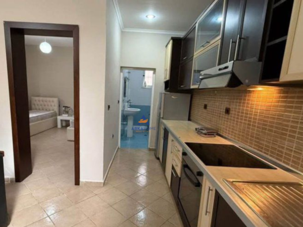 Tirane, jepet me qera apartament 4+1 Kati 3, 180 m² 600 € (Rruga Ramiz Treni)