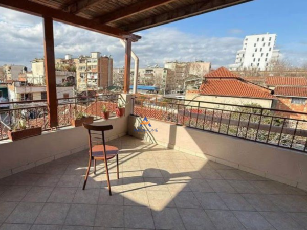Tirane, jepet me qera apartament 4+1 Kati 3, 180 m² 600 € (Rruga Ramiz Treni)